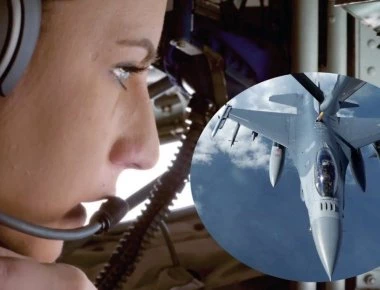 Εναέριος ανεφοδιασμός αεροσκαφών από KC-135 Stratotanker κατά την διάρκεια της «Red Flag Alaska 17-2» (βίντεο)
